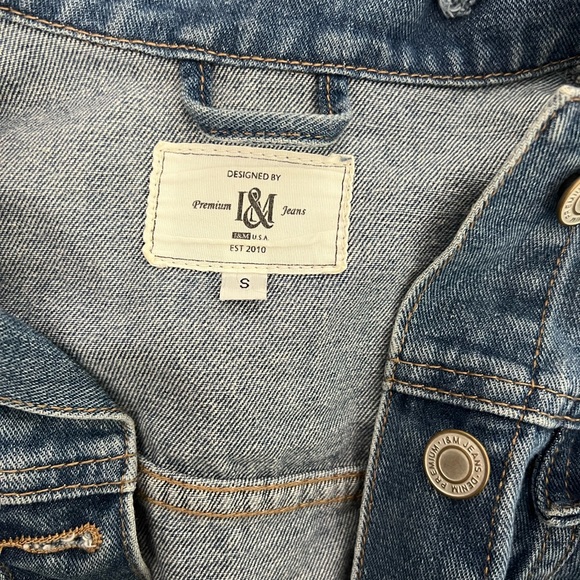 Size small denim jacket - Picture 2 of 3